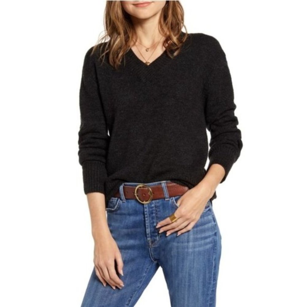 Treasure & Bond Cozy V-Neck Sweater